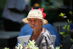 Oude Cubaanse vrouw met sigaar in haar mond_foto Hugo Vanderwege